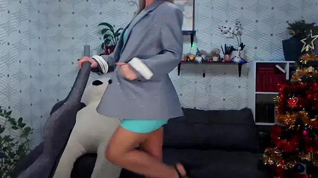 MillaXQueen online show from 12-20-25, 02:57