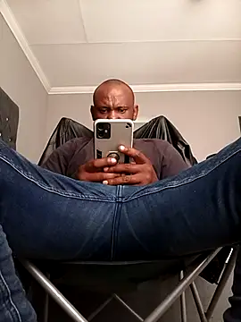 Snapshot of TheTwist chatting on 04-06-26, 06:03 TheTwist online show from 04-06-26, 06:03