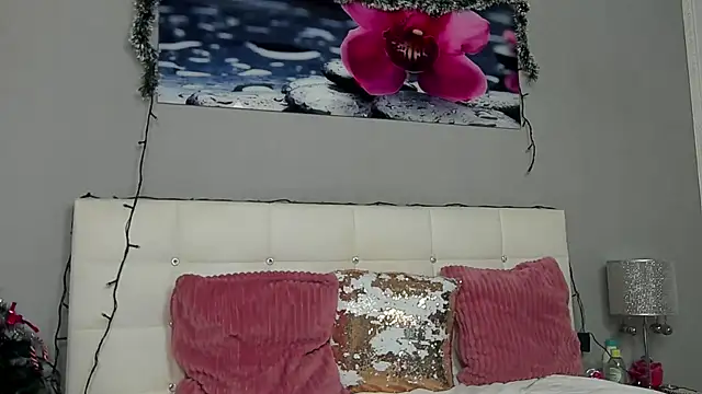 JuliaHunts online show from 12-31-24, 08:04