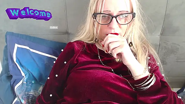 Snapshot of martachatte chatting on 03-05-25, 02:01 martachatte online show from 03-05-25, 02:01