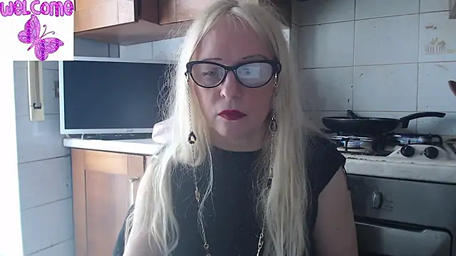 Snapshot of martachatte chatting on 03-13-25, 12:46 martachatte online show from 03-13-25, 12:46