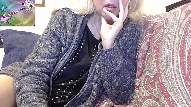 Snapshot of martachatte chatting on 10-16-25, 07:53 martachatte online show from 10-16-25, 07:53