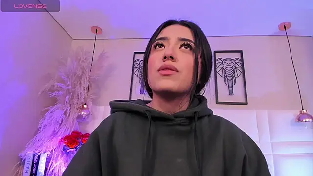 Snapshot of Rebeca_jones chatting on 11-18-25, 12:20 Rebeca jones online show from 11-18-25, 12:20