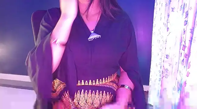 janifer001 online show from 12-20-24, 01:03