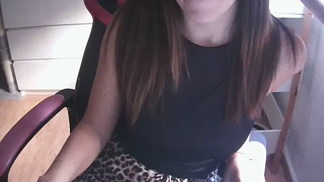 Snapshot of LunaGuerraxx chatting on 11-07-25, 08:36 LunaGuerraxx online show from 11-07-25, 08:36