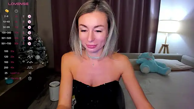 Snapshot of DannaEvan chatting on 12-24-24, 12:11 DannaEvan online show from 12-24-24, 12:11