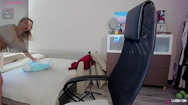 DannaEvan online show from 12-15-25, 03:33