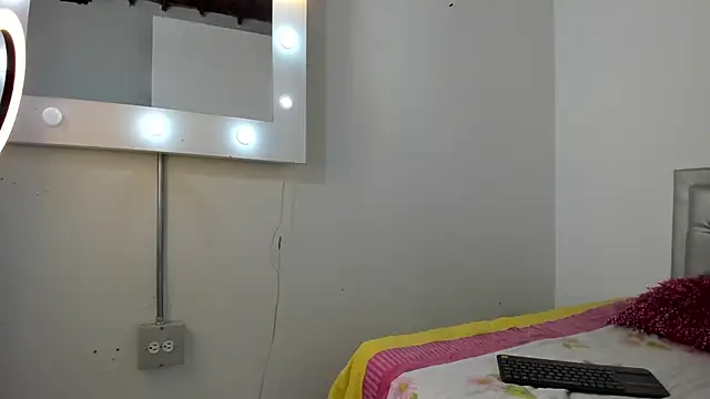 SEXXYLATINCOUPLE1 online show from 12-04-25, 10:13