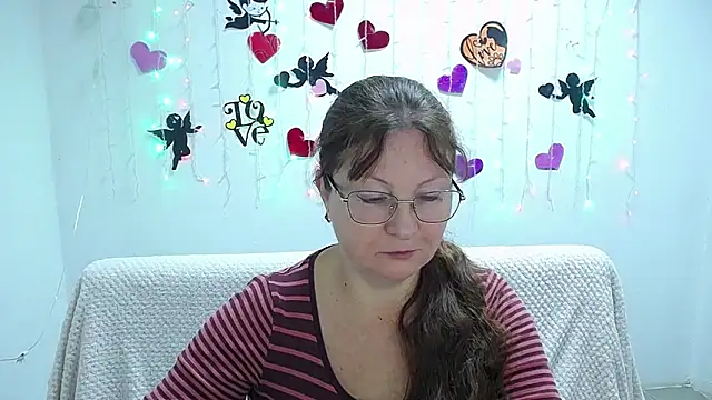 VanessaHotts online show from 02-17-25, 06:31