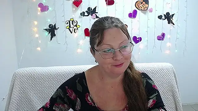 VanessaHotts online show from 02-21-25, 03:21