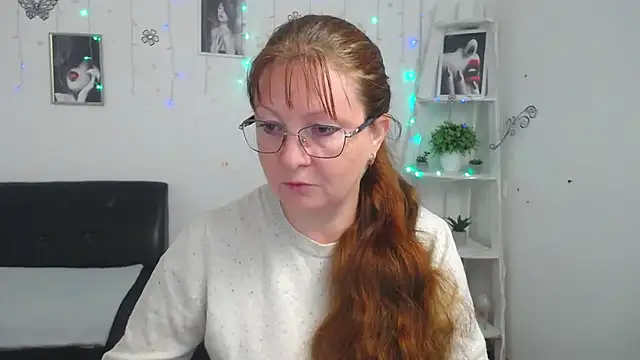 VanessaHotts online show from 10-11-25, 05:17