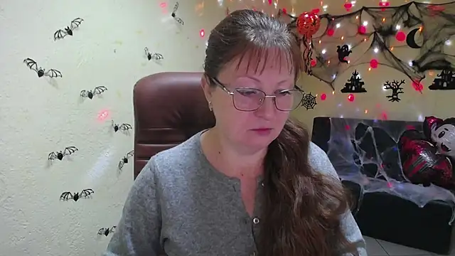 VanessaHotts online show from 10-23-25, 05:07