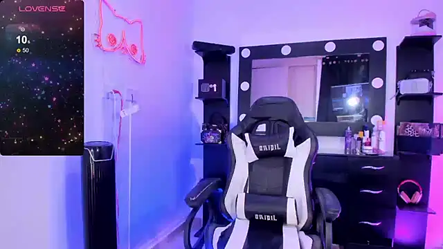 miss kitty online show from 12-22-24, 01:23