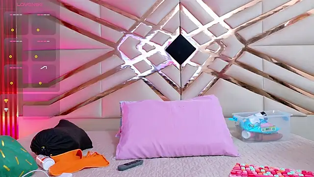 Snapshot of naughty_ebonyy chatting on 10-10-25, 02:54 naughty ebonyy online show from 10-10-25, 02:54