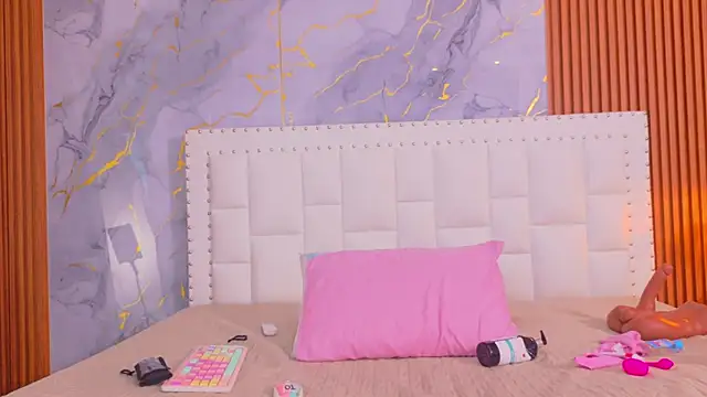 Snapshot of naughty_ebonyy chatting on 12-14-25, 07:29 naughty ebonyy online show from 12-14-25, 07:29