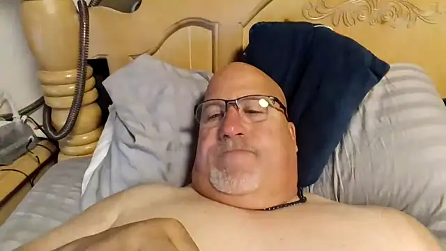 Snapshot of Bigbear0563 chatting on 05-13-26, 04:04 Bigbear0563 online show from 05-13-26, 04:04
