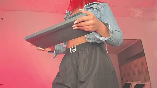 Emmily Savage online show from 02-18-25, 10:27