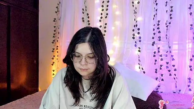 Snapshot of Mey_moon chatting on 12-11-24, 11:21 Mey moon online show from 12-11-24, 11:21