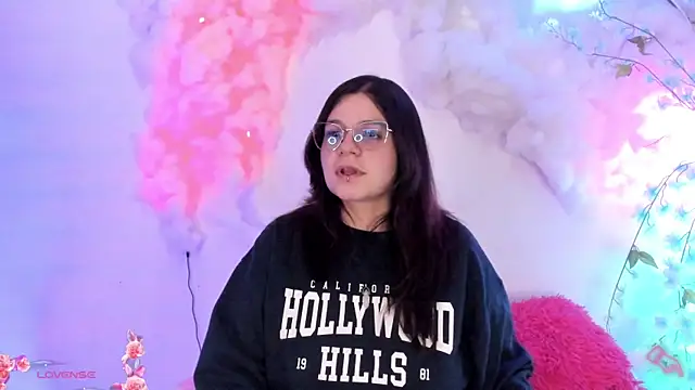 Snapshot of Mey_moon chatting on 02-01-25, 05:28 Mey moon online show from 02-01-25, 05:28