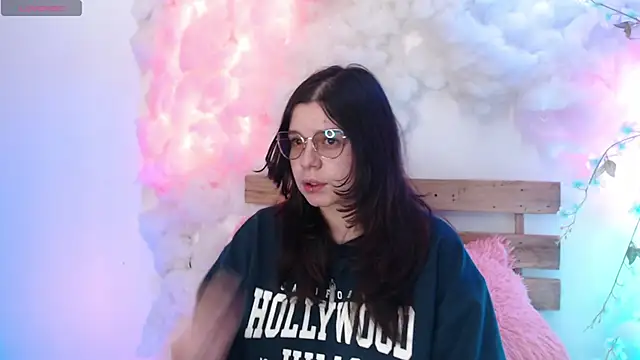 Snapshot of Mey_moon chatting on 02-05-25, 12:10 Mey moon online show from 02-05-25, 12:10