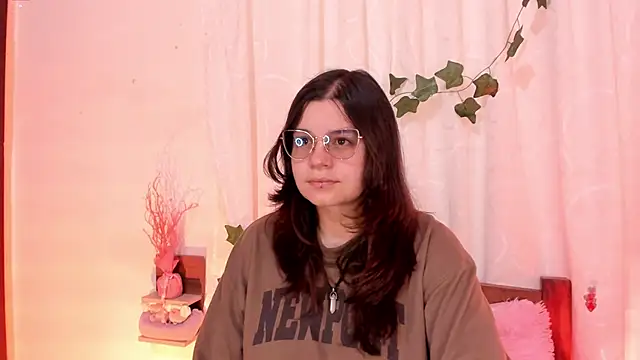 Snapshot of Mey_moon chatting on 02-25-25, 05:25 Mey moon online show from 02-25-25, 05:25