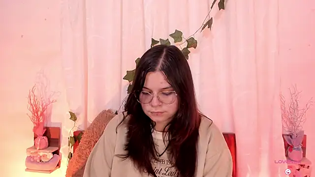 Snapshot of Mey_moon chatting on 02-28-25, 09:12 Mey moon online show from 02-28-25, 09:12