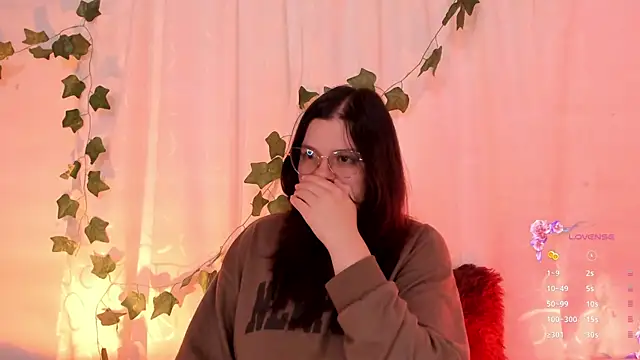 Snapshot of Mey_moon chatting on 03-21-25, 07:33 Mey moon online show from 03-21-25, 07:33