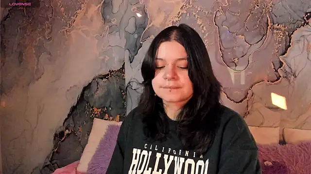 Snapshot of Mey_moon chatting on 11-28-25, 09:06 Mey moon online show from 11-28-25, 09:06