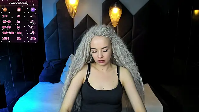 Snapshot of StephanieSweety chatting on 03-18-25, 04:48 StephanieSweety online show from 03-18-25, 04:48