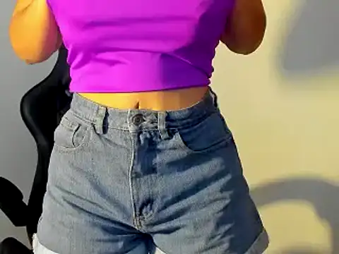 Snapshot of Sami_Hotie1 chatting on 02-18-25, 06:26 Sami Hotie1 online show from 02-18-25, 06:26