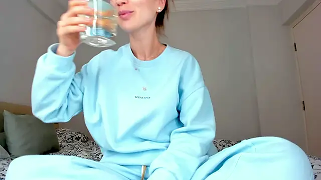 Snapshot of Miya_Nika chatting on 01-31-25, 02:04 Miya Nika online show from 01-31-25, 02:04