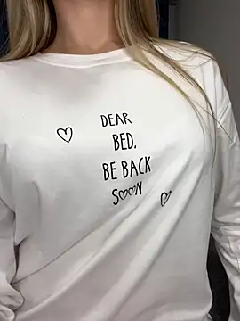 Snapshot of Miya_Nika chatting on 03-03-25, 11:35 Miya Nika online show from 03-03-25, 11:35