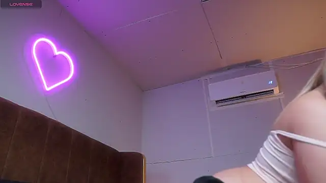 laybunny1 online show from 07-18-26, 01:32