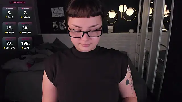 Snapshot of Mayayammy chatting on 11-11-25, 03:01 Mayayammy online show from 11-11-25, 03:01