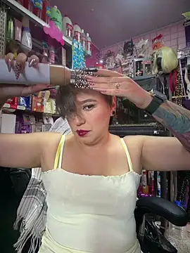 Snapshot of TamySweetness chatting on 06-04-26, 01:39 TamySweetness online show from 06-04-26, 01:39