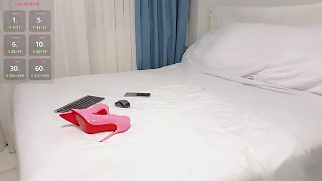 missmiamore online show from 12-08-24, 08:36