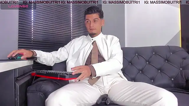Snapshot of massimo_g chatting on 06-11-26, 12:58 massimo g online show from 06-11-26, 12:58