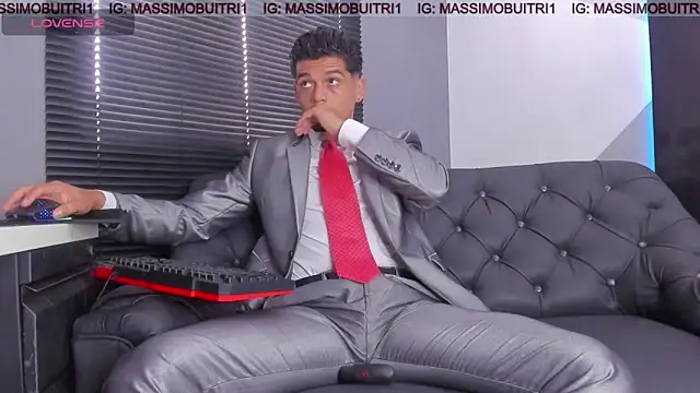 Snapshot of massimo_g chatting on 06-12-26, 01:10 massimo g online show from 06-12-26, 01:10