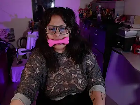 Snapshot of _lilith_heavy chatting on 11-21-25, 07:56 lilith heavy online show from 11-21-25, 07:56