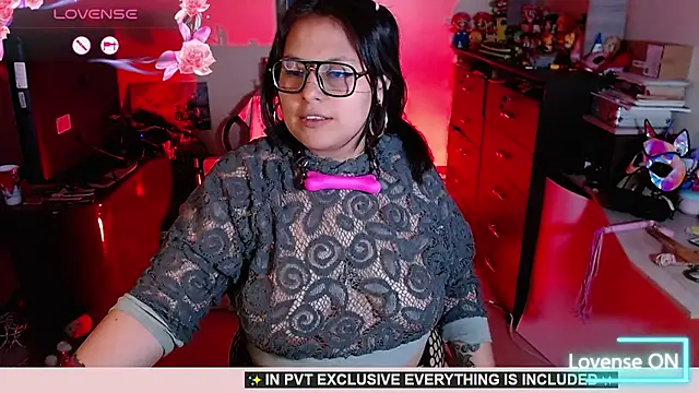 Snapshot of _lilith_heavy chatting on 11-28-25, 06:49 lilith heavy online show from 11-28-25, 06:49