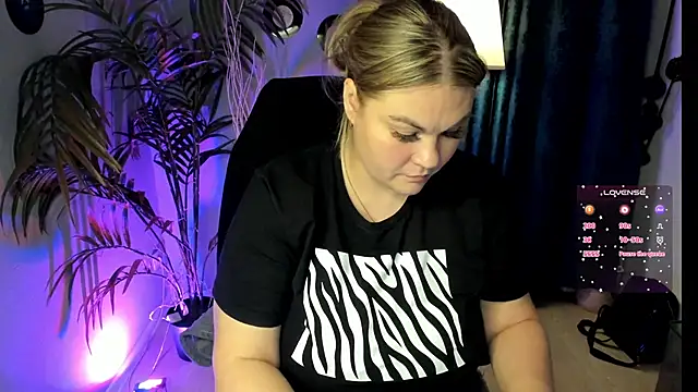 ZenaPallmer online show from 10-11-25, 07:12