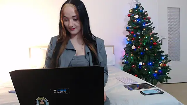 Crystal-dreamt online show from 12-05-24, 02:44