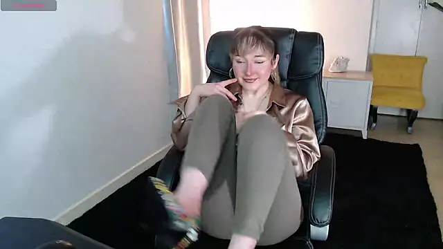 Crystal-dreamt online show from 03-17-26, 03:26