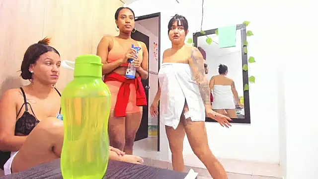 andreita trujillos online show from 10-20-25, 04:18