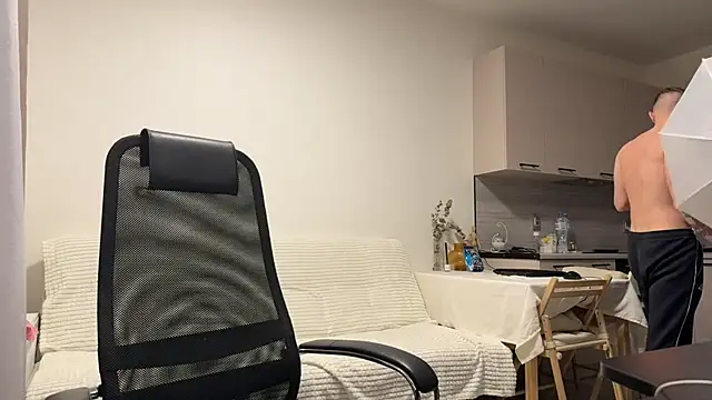 Snapshot of Marselle_Laker chatting on 12-14-25, 02:11 Marselle Laker online show from 12-14-25, 02:11