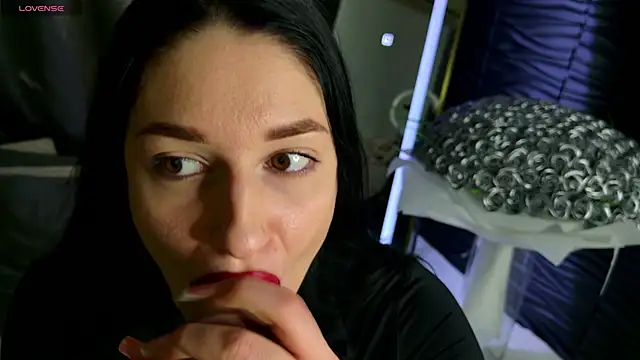 Snapshot of moniqque chatting on 02-12-25, 08:38 moniqque online show from 02-12-25, 08:38