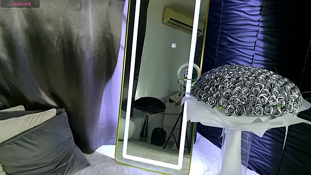 Snapshot of moniqque chatting on 02-13-25, 11:50 moniqque online show from 02-13-25, 11:50