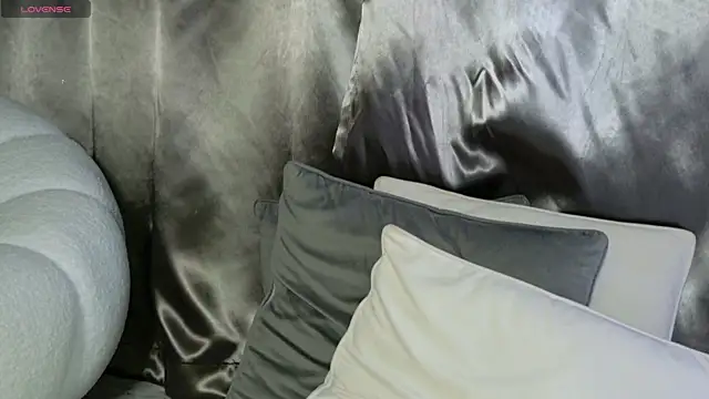 Snapshot of moniqque chatting on 03-12-25, 10:59 moniqque online show from 03-12-25, 10:59