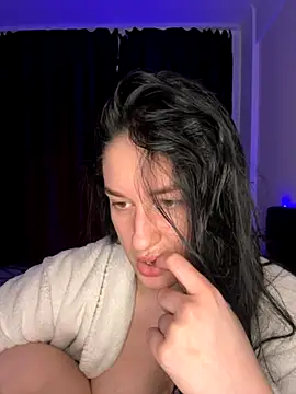 Snapshot of moniqque chatting on 10-12-25, 12:04 moniqque online show from 10-12-25, 12:04