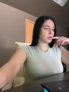 Snapshot of moniqque chatting on 10-13-25, 01:33 moniqque online show from 10-13-25, 01:33